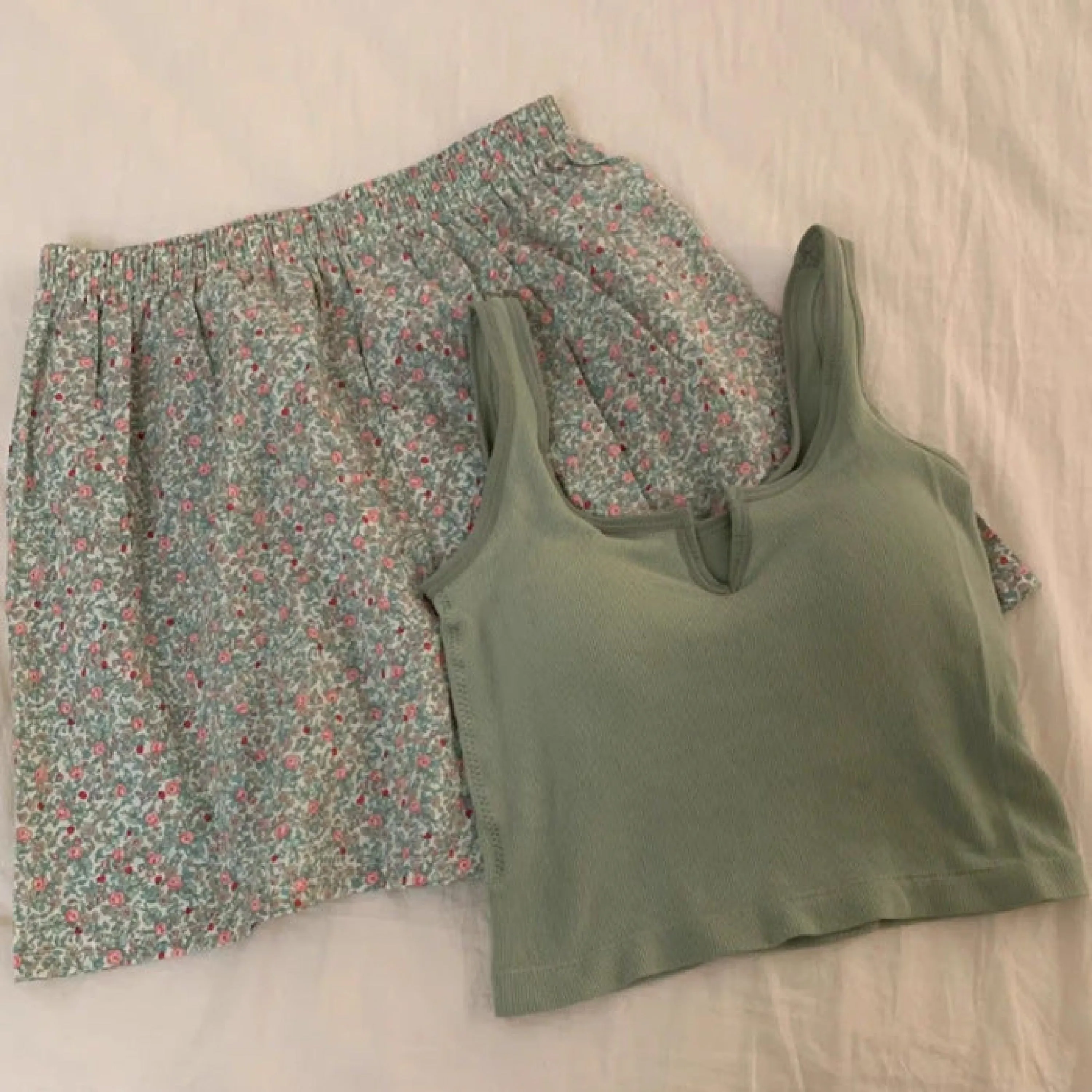 Comfy Padded Tank Shorts Set / Green Floral