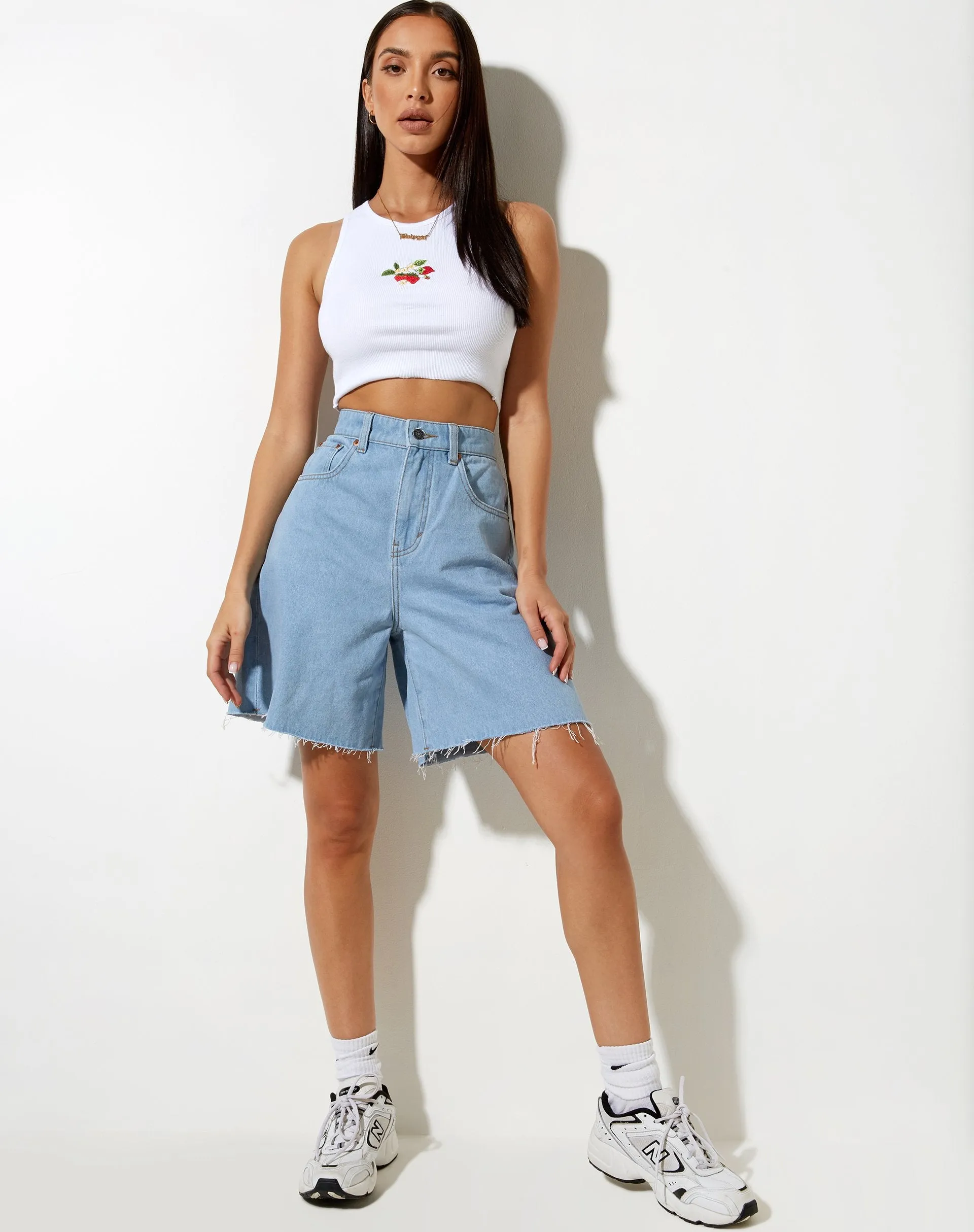 Givas Crop Top in White Strawberry Embro