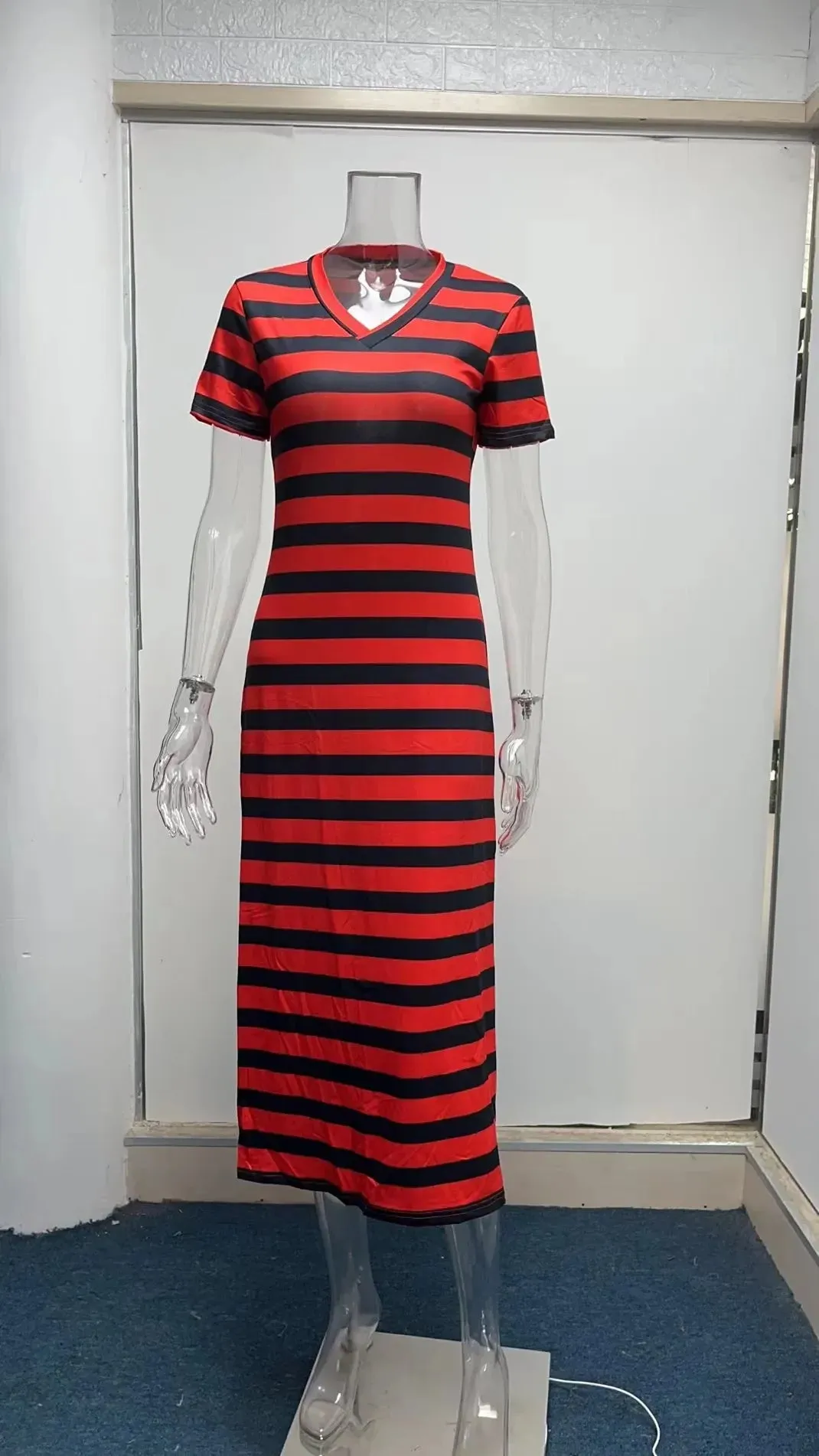 Tee Midi Dress with Side Slits for Outings