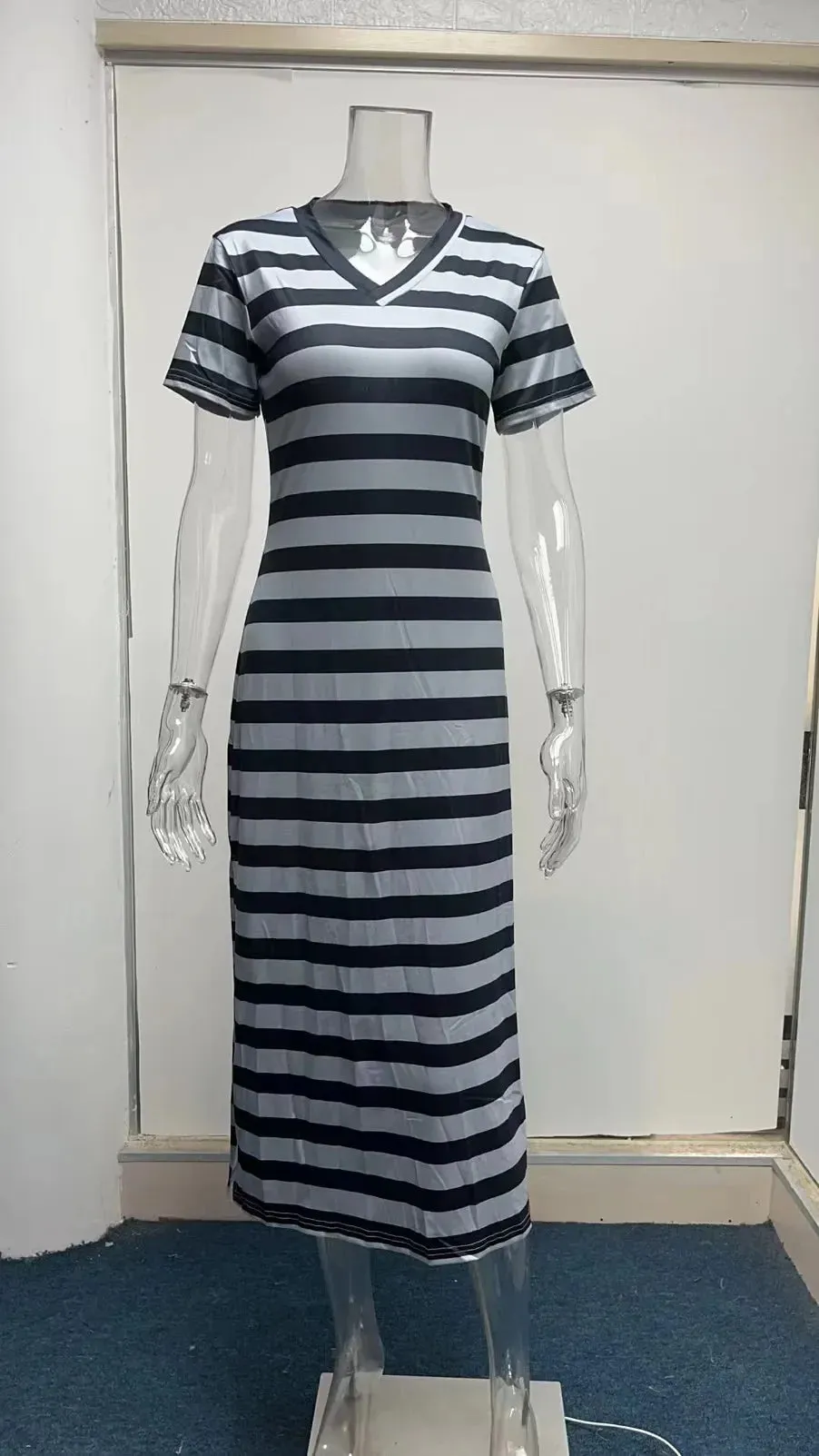 Tee Midi Dress with Side Slits for Outings